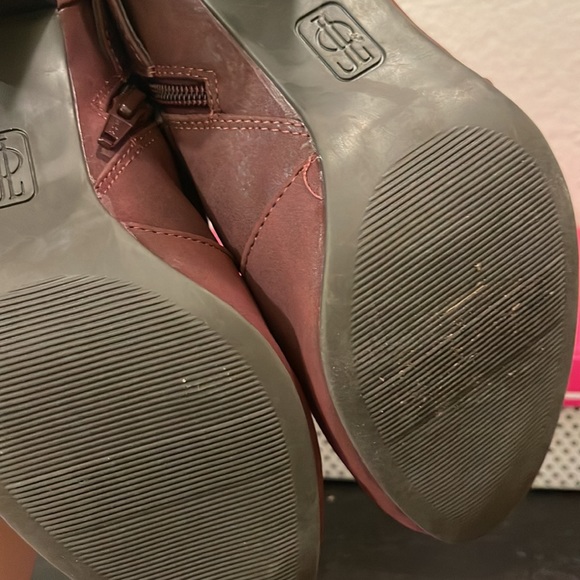 Boots - Picture 5 of 6